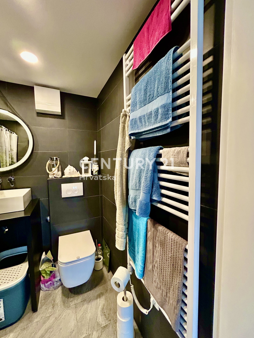 ROVINJ, OTTIMO E RISTRUTTURATO APPARTAMENTO SU DUE PIANI