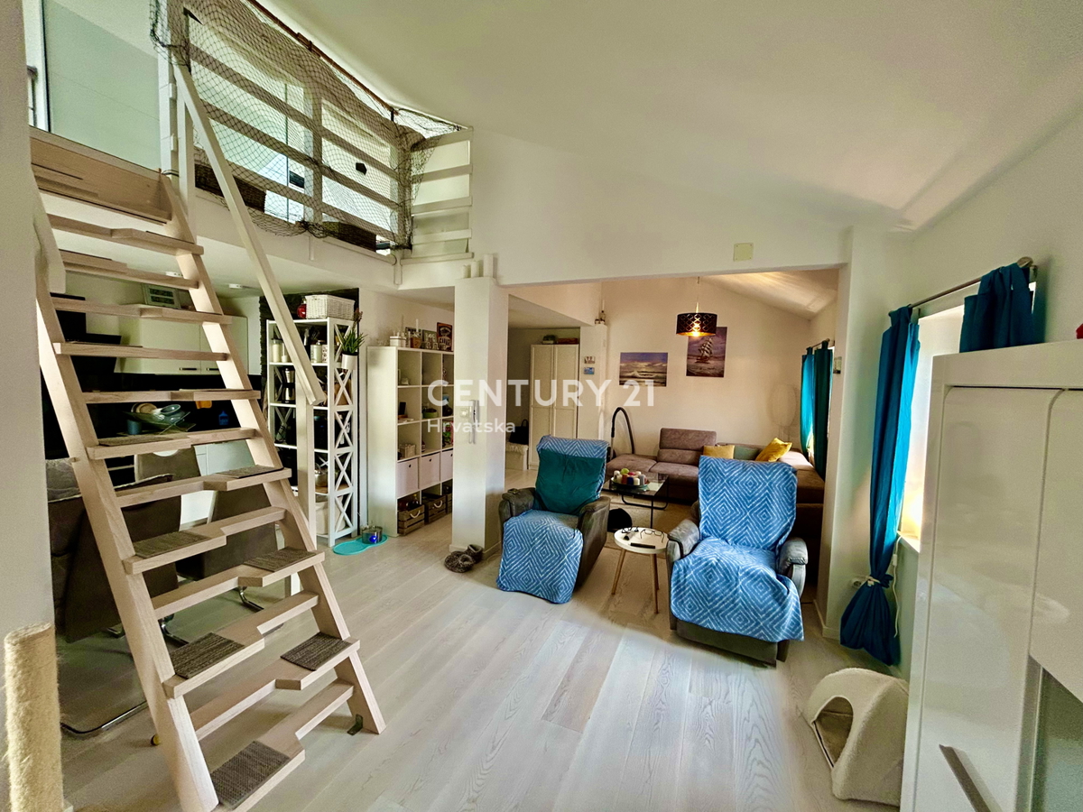 ROVINJ, OTTIMO E RISTRUTTURATO APPARTAMENTO SU DUE PIANI