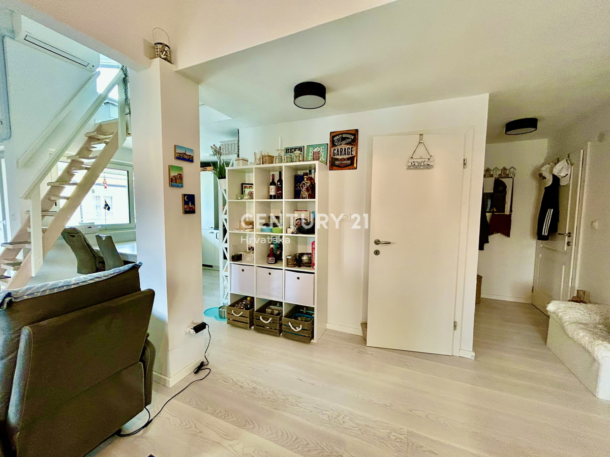 ROVINJ, OTTIMO E RISTRUTTURATO APPARTAMENTO SU DUE PIANI