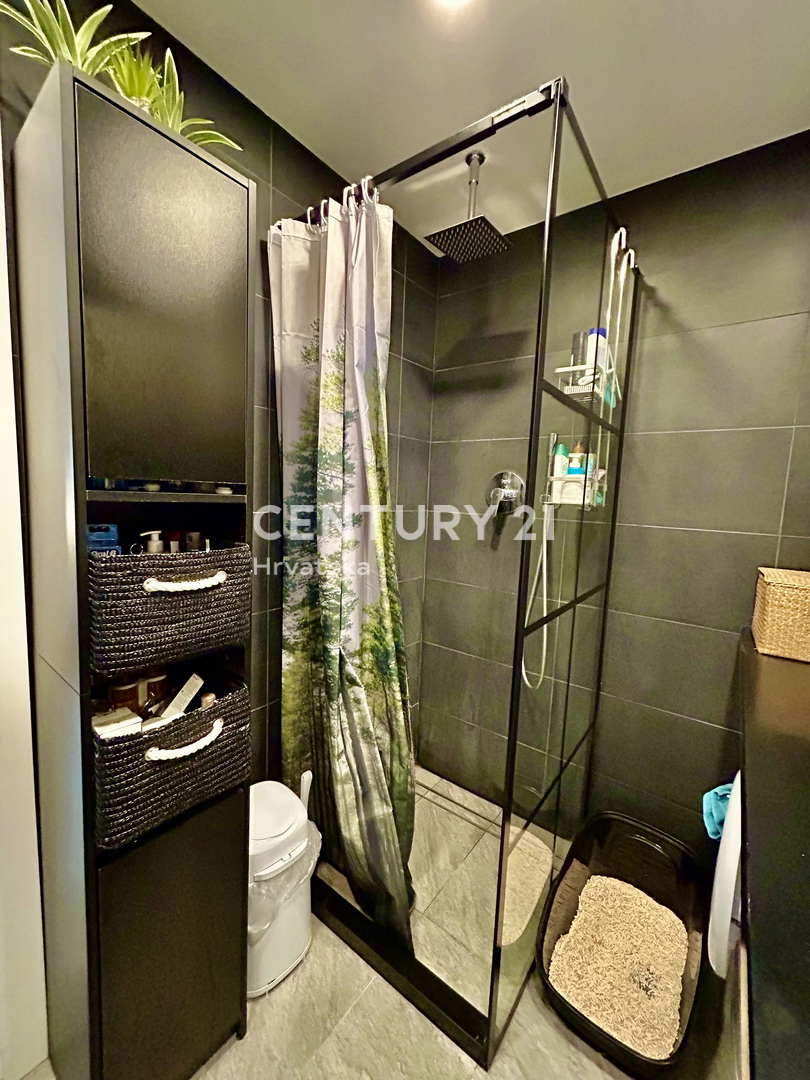 ROVINJ, OTTIMO E RISTRUTTURATO APPARTAMENTO SU DUE PIANI