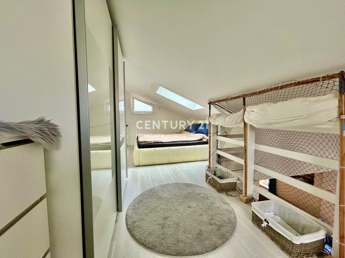 ROVINJ, OTTIMO E RISTRUTTURATO APPARTAMENTO SU DUE PIANI