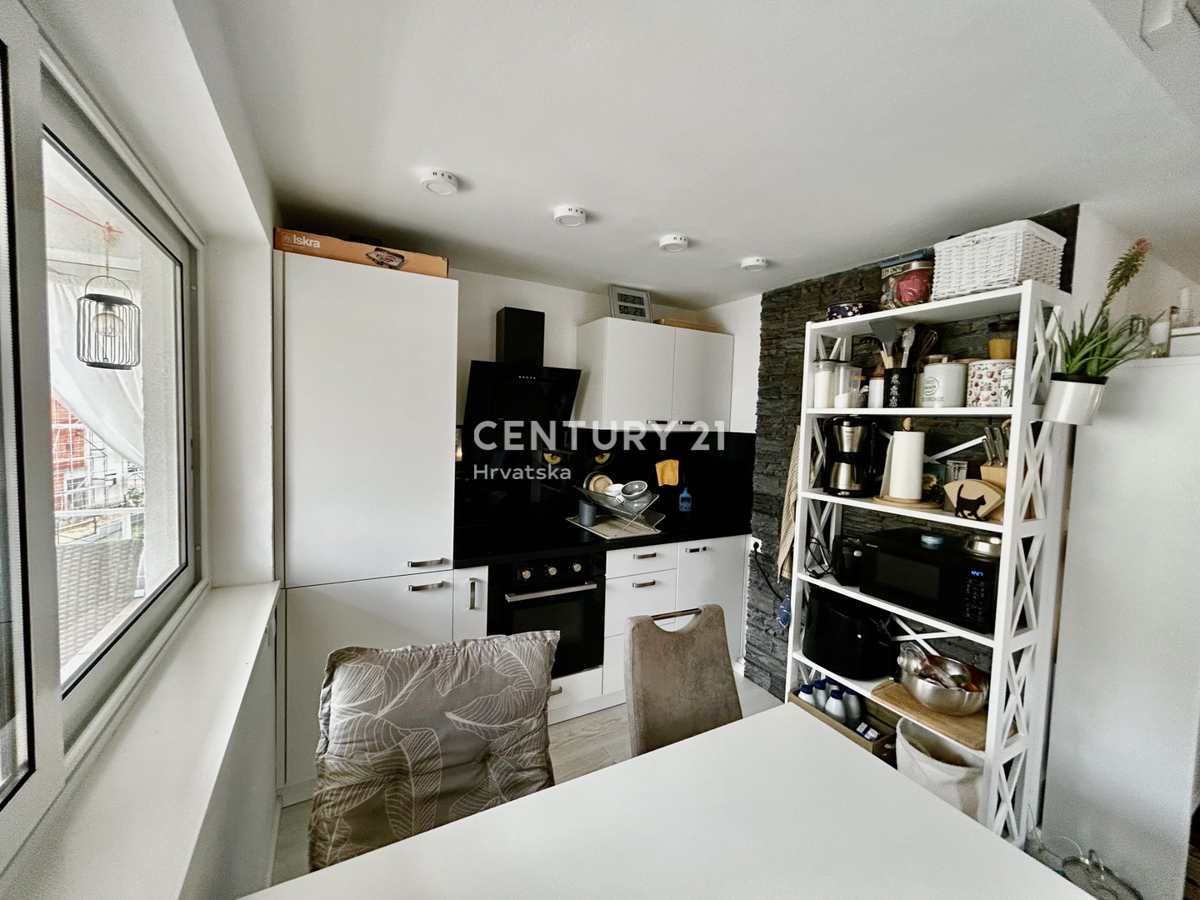 ROVINJ, OTTIMO E RISTRUTTURATO APPARTAMENTO SU DUE PIANI