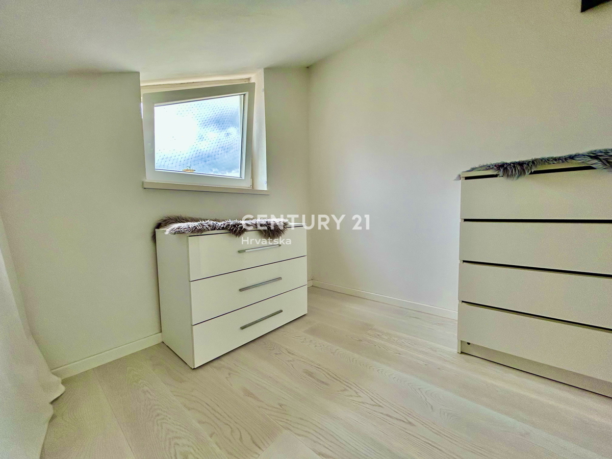 ROVINJ, OTTIMO E RISTRUTTURATO APPARTAMENTO SU DUE PIANI