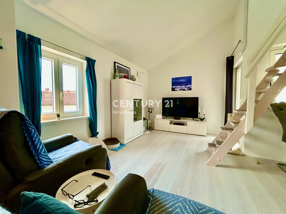 ROVINJ, OTTIMO E RISTRUTTURATO APPARTAMENTO SU DUE PIANI