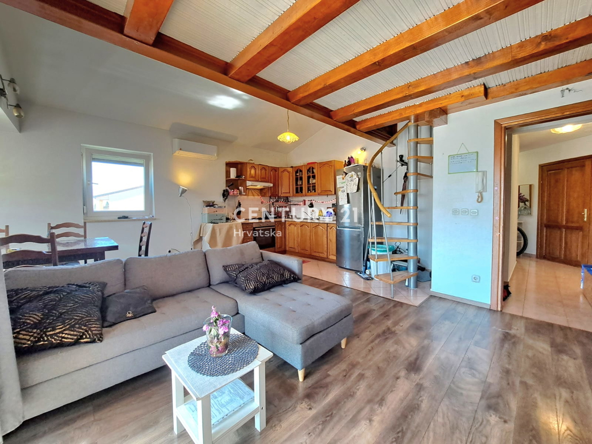 POREČ, APPARTAMENTO SU DUE LIVELLI