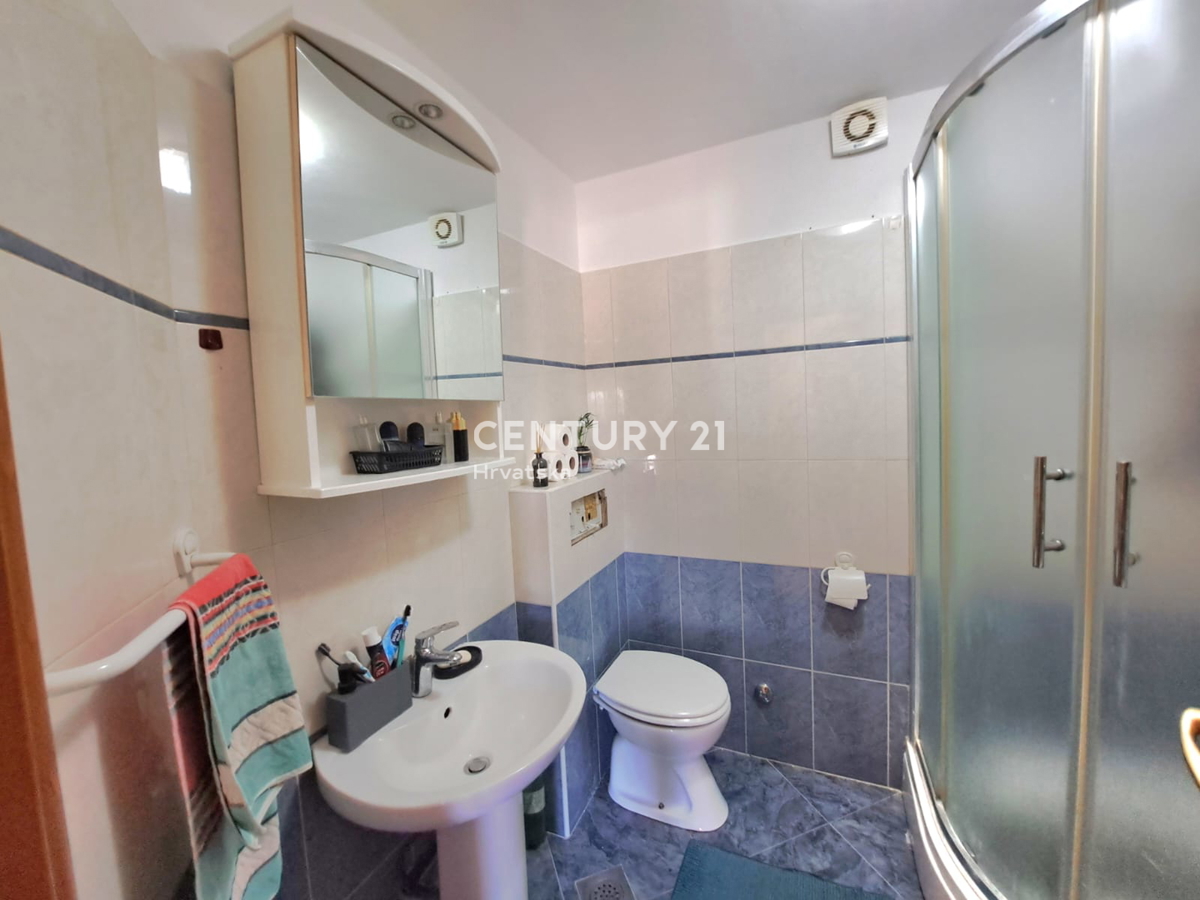 POREČ, APPARTAMENTO SU DUE LIVELLI