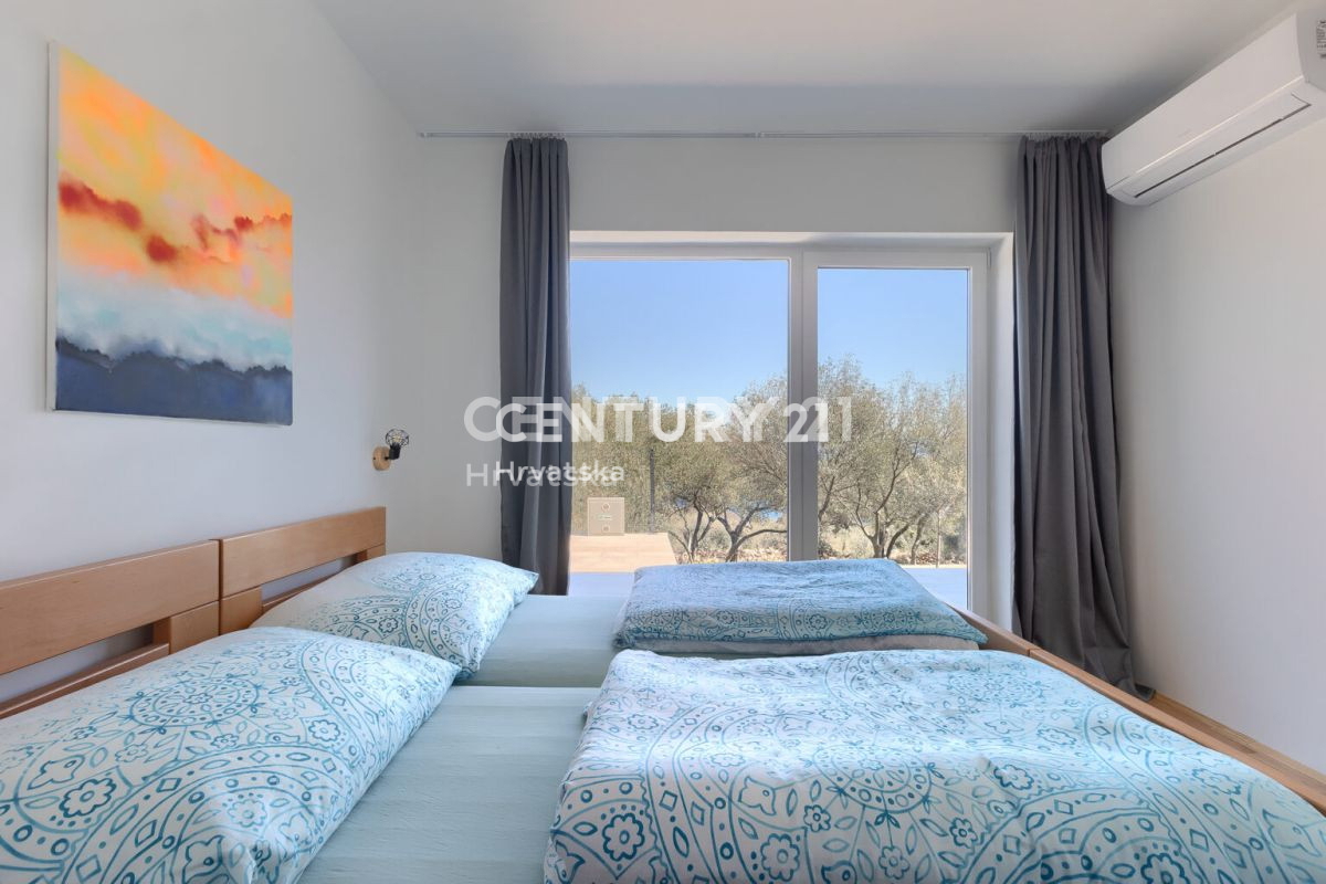 LABIN, VILLA CON PISCINA E 4 CAMERE DA LETTO, 500 M DAL MARE