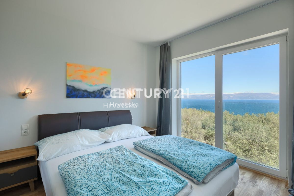 LABIN, VILLA CON PISCINA E 4 CAMERE DA LETTO, 500 M DAL MARE