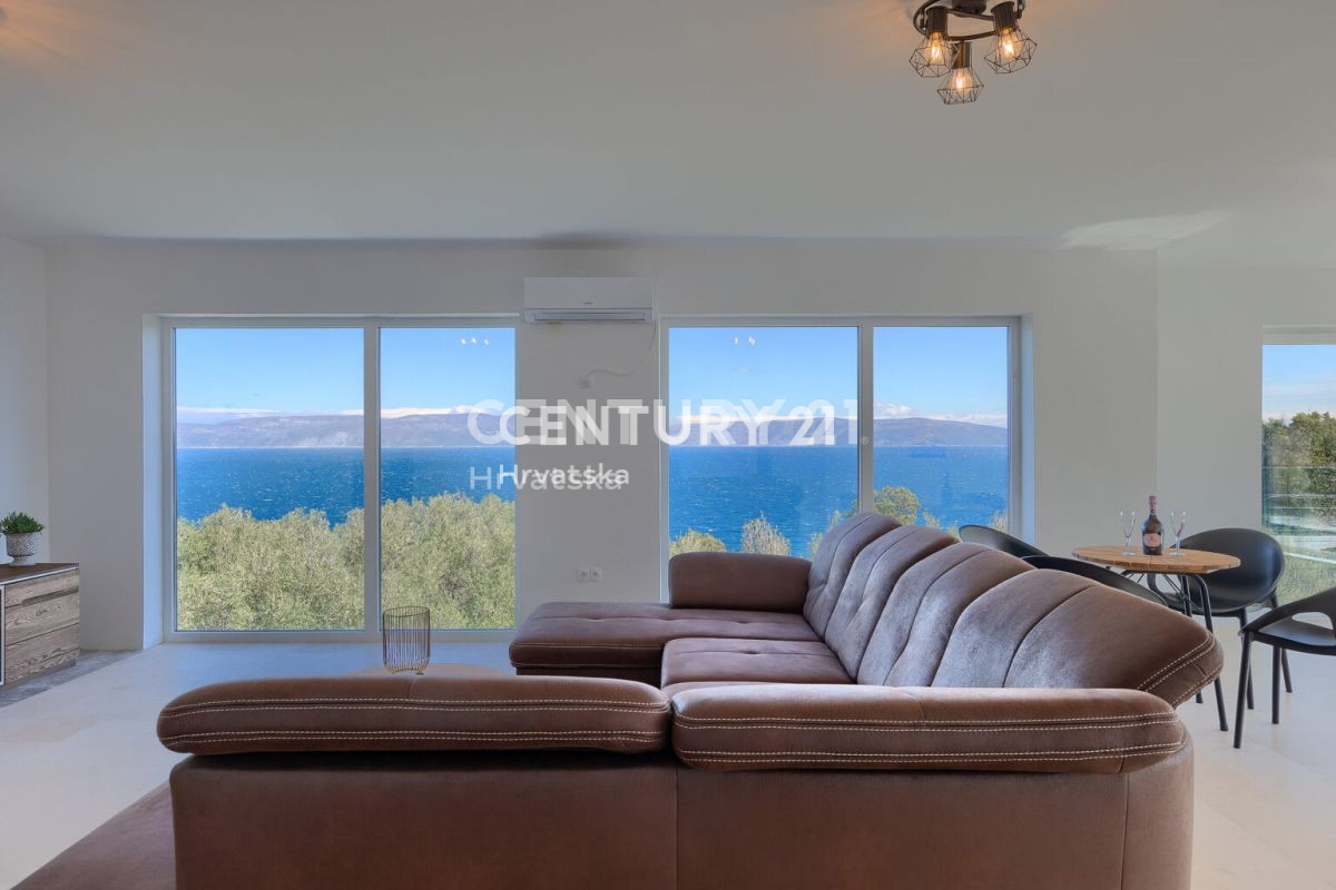 LABIN, VILLA CON PISCINA E 4 CAMERE DA LETTO, 500 M DAL MARE