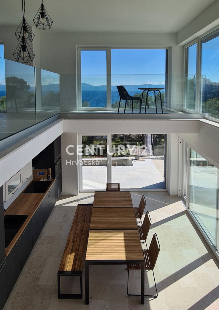 LABIN, VILLA CON PISCINA E 4 CAMERE DA LETTO, 500 M DAL MARE