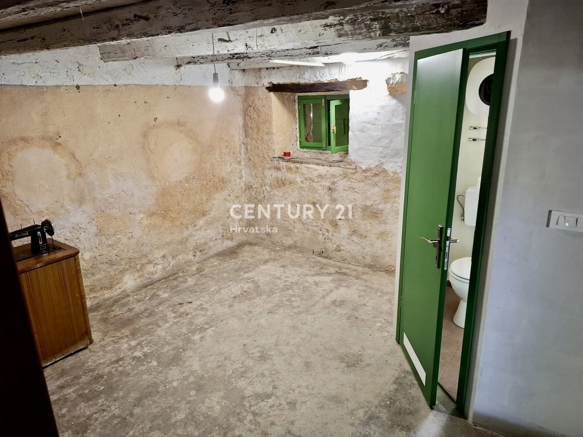 ĆIĆARIJA, BREST, CASA IN PIETRA ABITABILE CIRCONDATA DA NATURA INTACTA