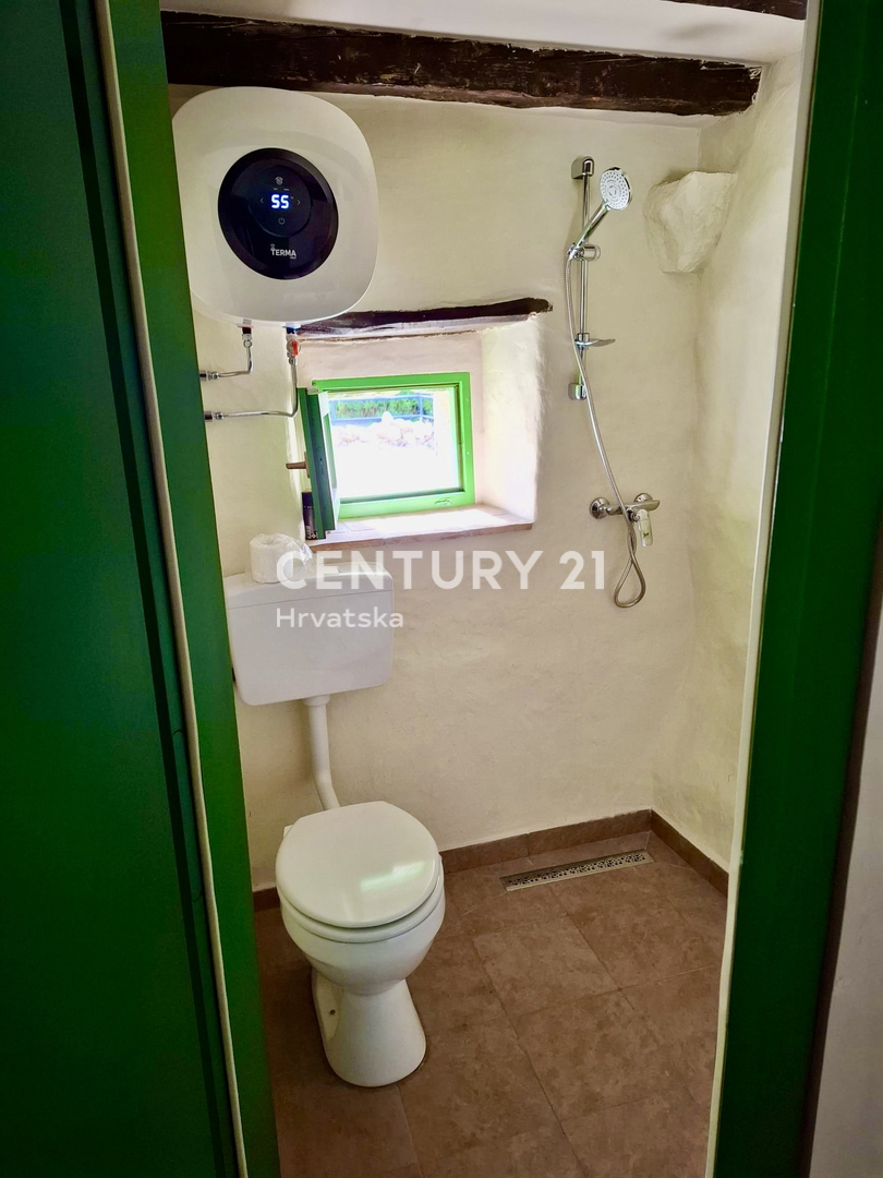 ĆIĆARIJA, BREST, CASA IN PIETRA ABITABILE CIRCONDATA DA NATURA INTACTA