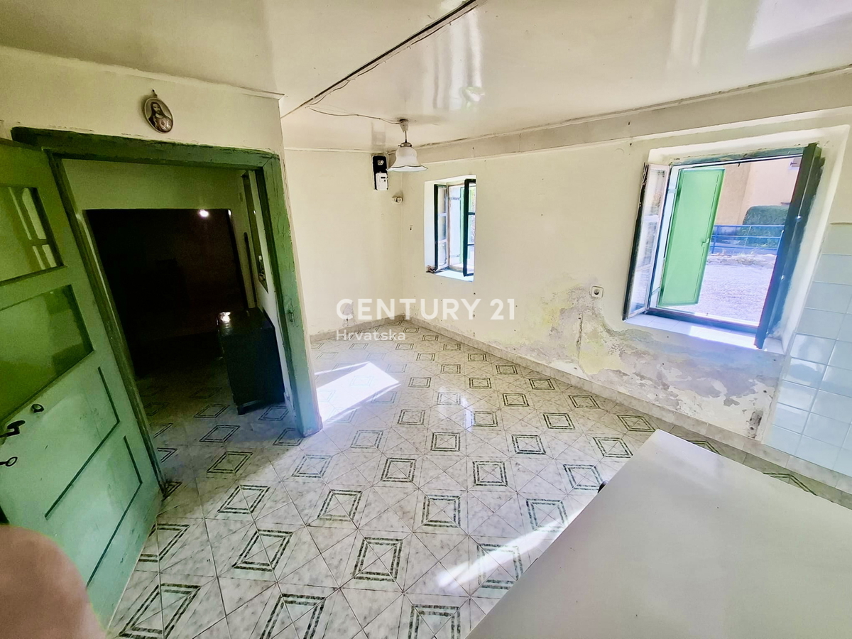 ĆIĆARIJA, BREST, CASA IN PIETRA ABITABILE CIRCONDATA DA NATURA INTACTA