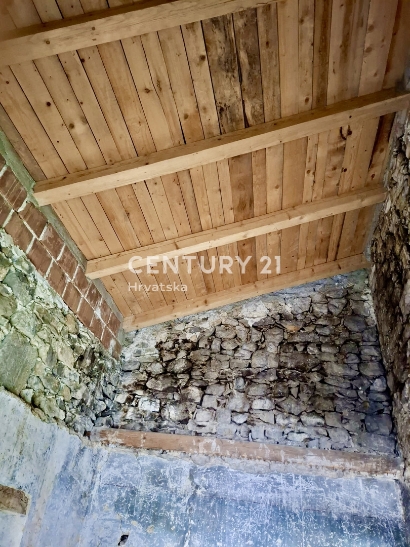 ĆIĆARIJA, BREST, CASA IN PIETRA ABITABILE CIRCONDATA DA NATURA INTACTA