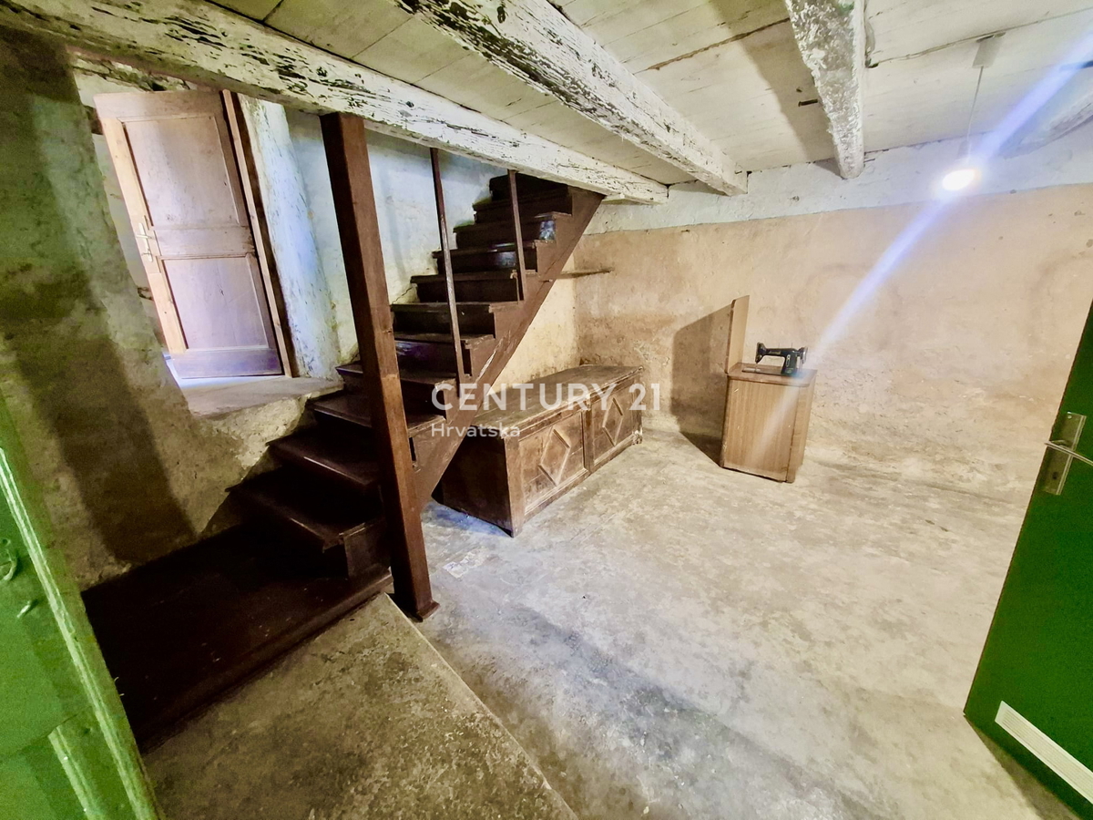 ĆIĆARIJA, BREST, CASA IN PIETRA ABITABILE CIRCONDATA DA NATURA INTACTA