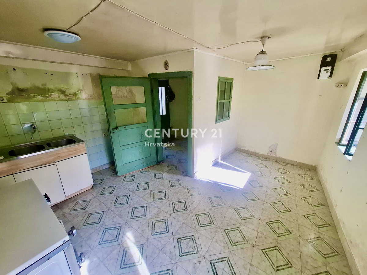 ĆIĆARIJA, BREST, CASA IN PIETRA ABITABILE CIRCONDATA DA NATURA INTACTA