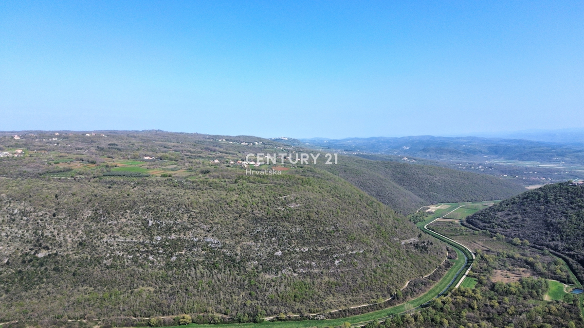 LABIN, DINTORNI, TERRENO EDIFICABILE CON VISTA APERTA, ULTIMO NELLA ZONA EDIFICABILE