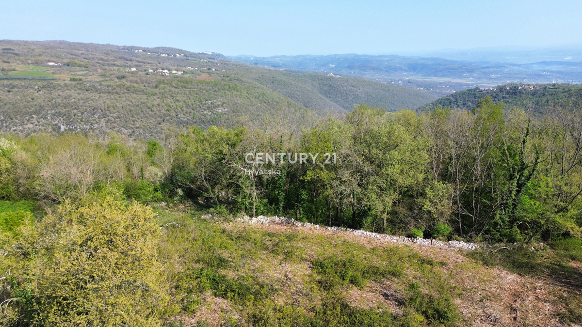LABIN, DINTORNI, TERRENO EDIFICABILE CON VISTA APERTA, ULTIMO NELLA ZONA EDIFICABILE
