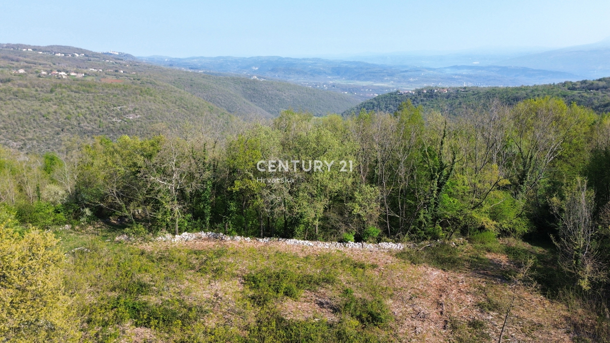 LABIN, DINTORNI, TERRENO EDIFICABILE CON VISTA APERTA, ULTIMO NELLA ZONA EDIFICABILE