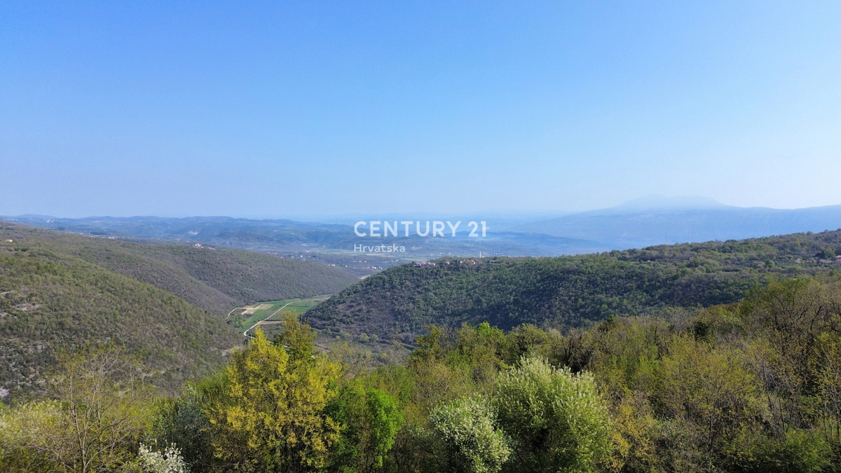 LABIN, DINTORNI, TERRENO EDIFICABILE CON VISTA APERTA, ULTIMO NELLA ZONA EDIFICABILE