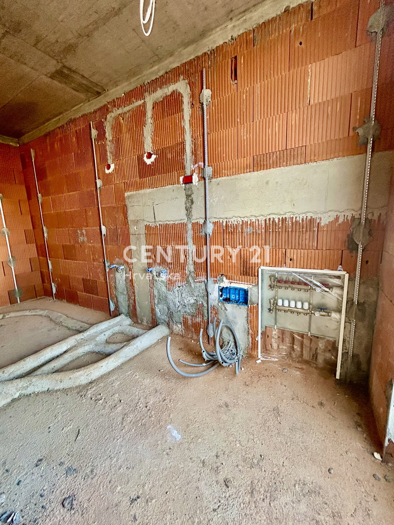 NOVIGRAD, DINTORNI, NUOVA COSTRUZIONE A SOLO 1,5 KM DALLA SPIAGGIA IN POSIZIONE TOP