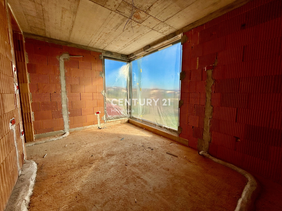 NOVIGRAD, DINTORNI, NUOVA COSTRUZIONE A SOLO 1,5 KM DALLA SPIAGGIA IN POSIZIONE TOP