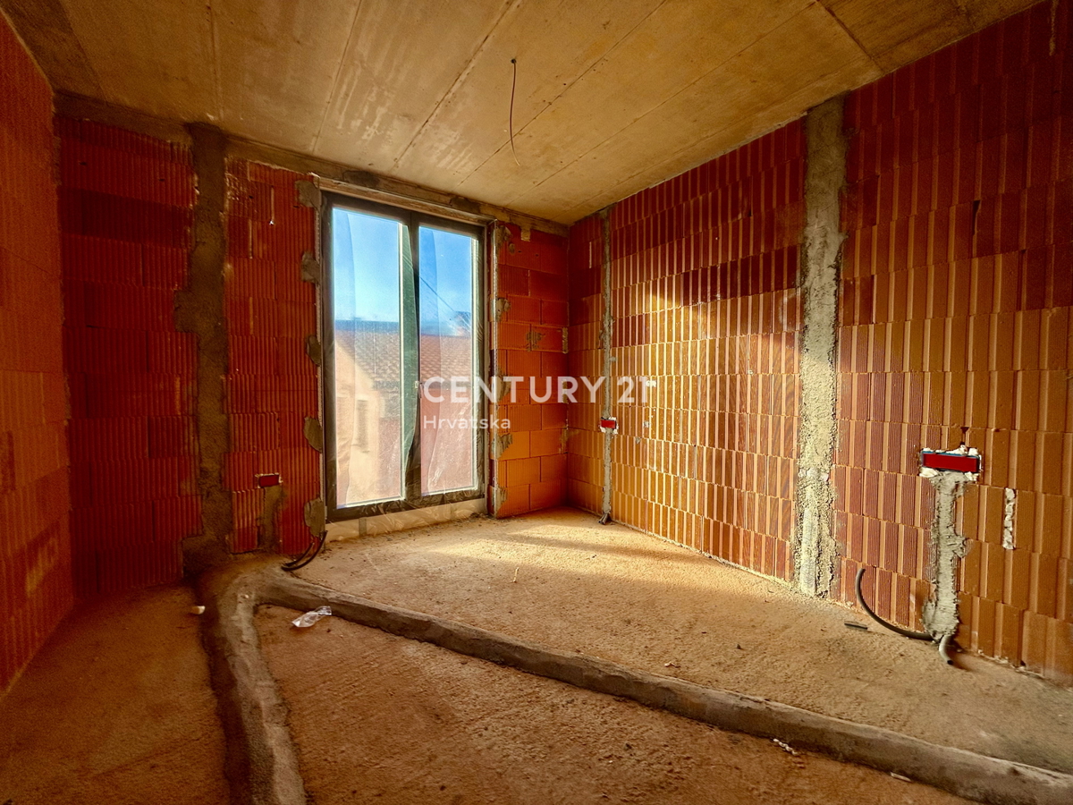 NOVIGRAD, DINTORNI, NUOVA COSTRUZIONE A SOLO 1,5 KM DALLA SPIAGGIA IN POSIZIONE TOP