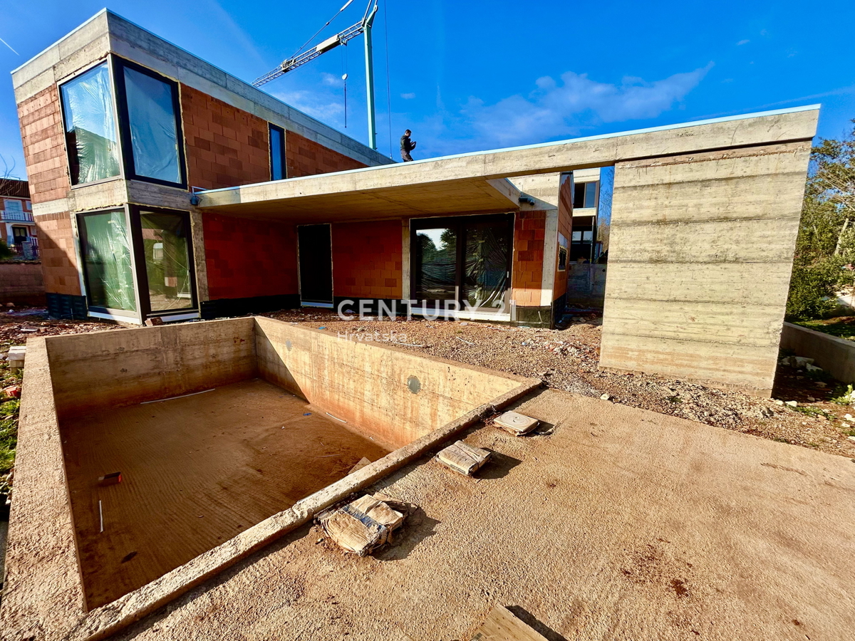 NOVIGRAD, DINTORNI, NUOVA COSTRUZIONE A SOLO 1,5 KM DALLA SPIAGGIA IN POSIZIONE TOP