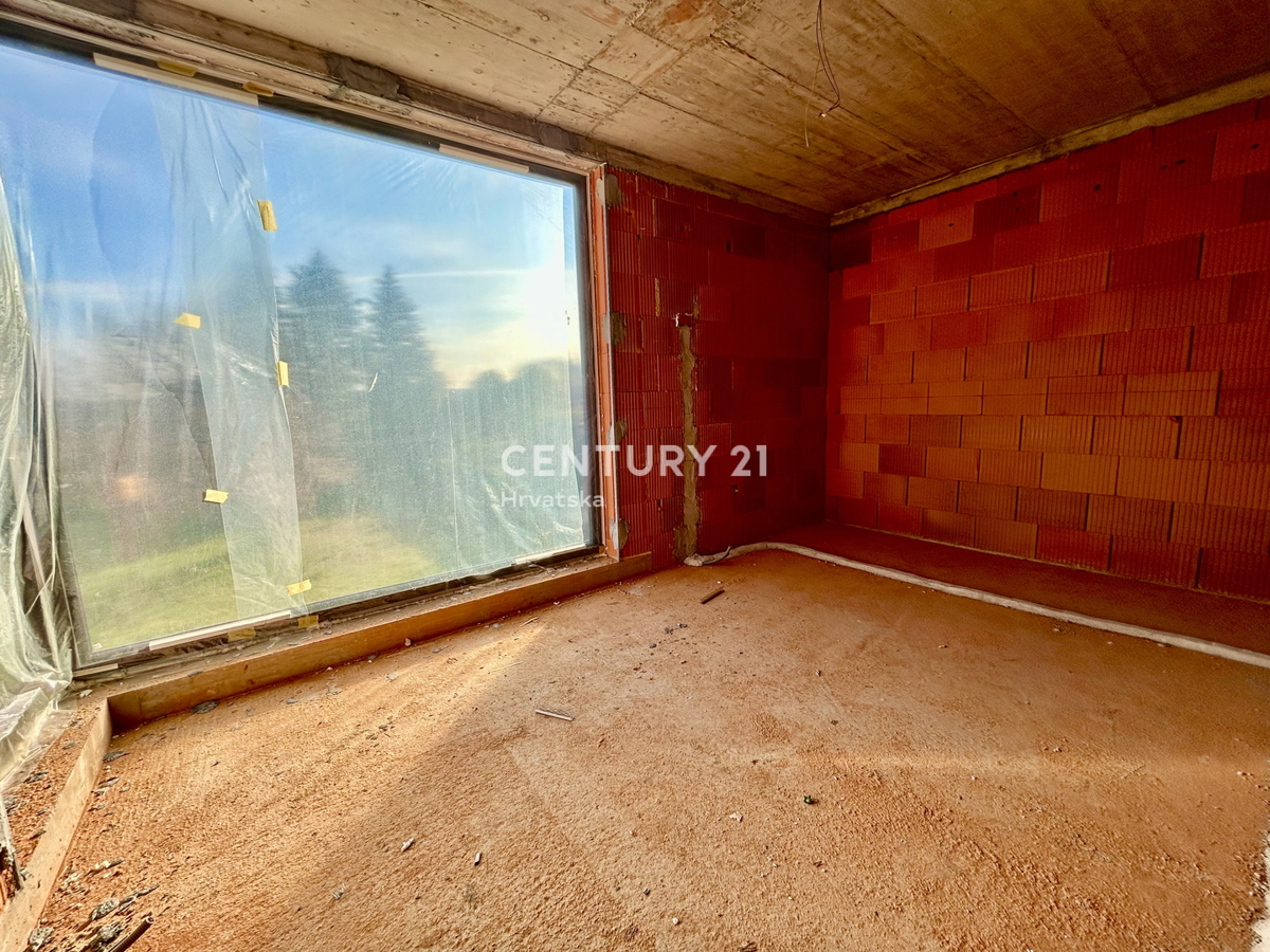 NOVIGRAD, DINTORNI, NUOVA COSTRUZIONE A SOLO 1,5 KM DALLA SPIAGGIA IN POSIZIONE TOP