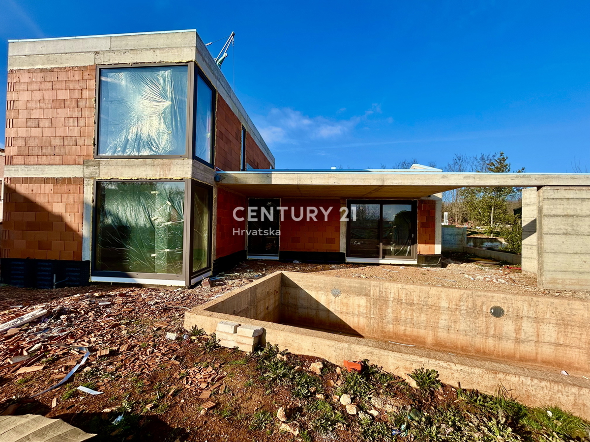 NOVIGRAD, DINTORNI, NUOVA COSTRUZIONE A SOLO 1,5 KM DALLA SPIAGGIA IN POSIZIONE TOP