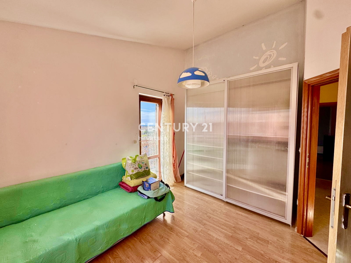 POREČ, APPARTAMENTO DUE LOCALI CON VISTA MARE A SOLI 1,5 KM DAL CENTRO