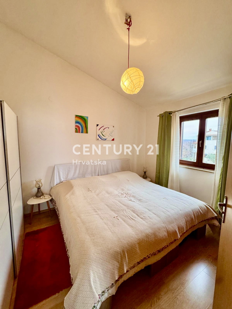 POREČ, APPARTAMENTO DUE LOCALI CON VISTA MARE A SOLI 1,5 KM DAL CENTRO