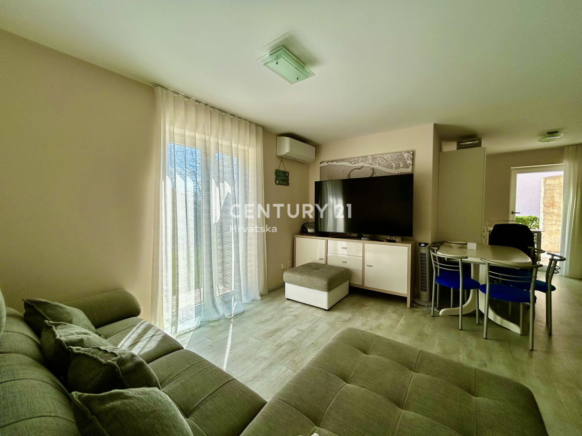 UMAG, DINTORNI, APPARTAMENTO AL PIANO TERRA A SOLI 150 METRI DALLA SPIAGGIA E DAL MARE