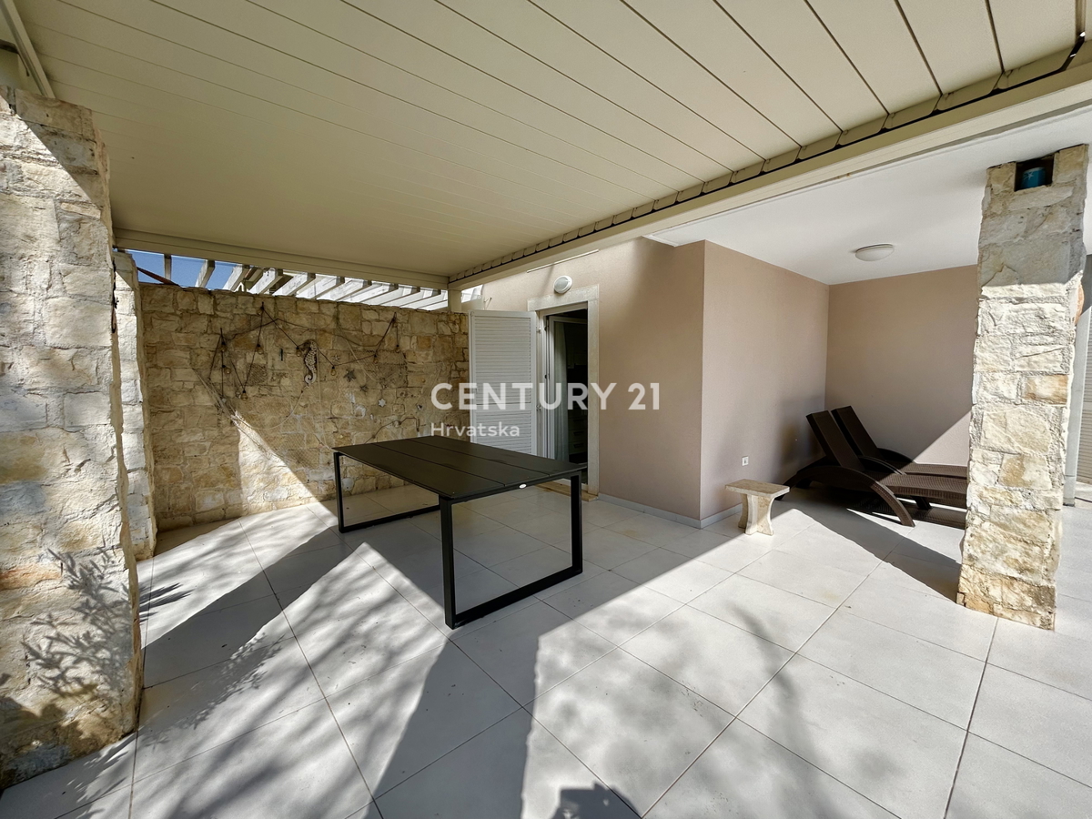 UMAG, DINTORNI, APPARTAMENTO AL PIANO TERRA A SOLI 150 METRI DALLA SPIAGGIA E DAL MARE