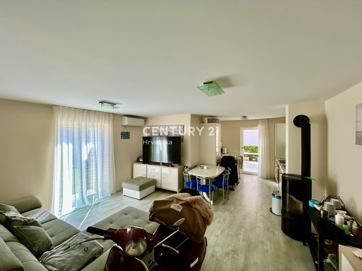 UMAG, DINTORNI, APPARTAMENTO AL PIANO TERRA A SOLI 150 METRI DALLA SPIAGGIA E DAL MARE