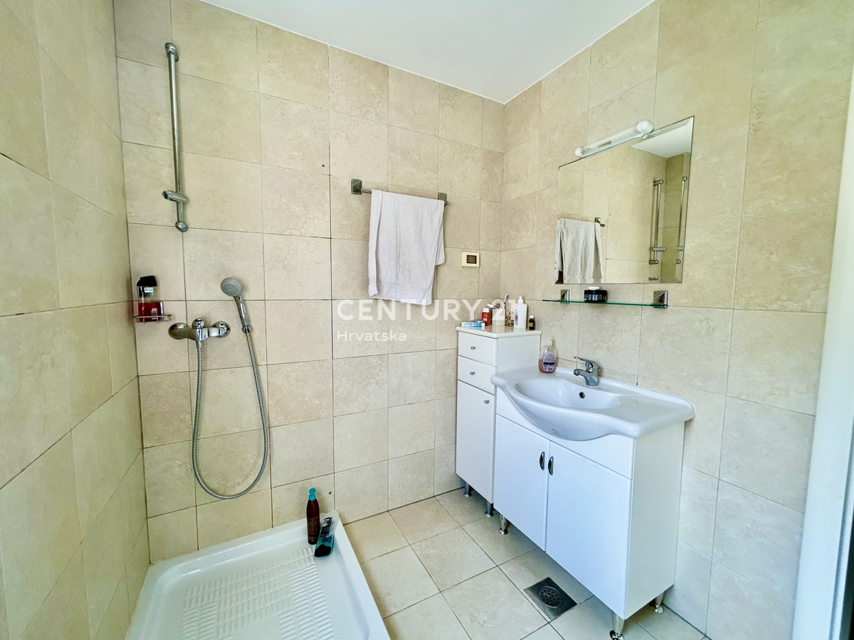 UMAG, DINTORNI, APPARTAMENTO AL PIANO TERRA A SOLI 150 METRI DALLA SPIAGGIA E DAL MARE