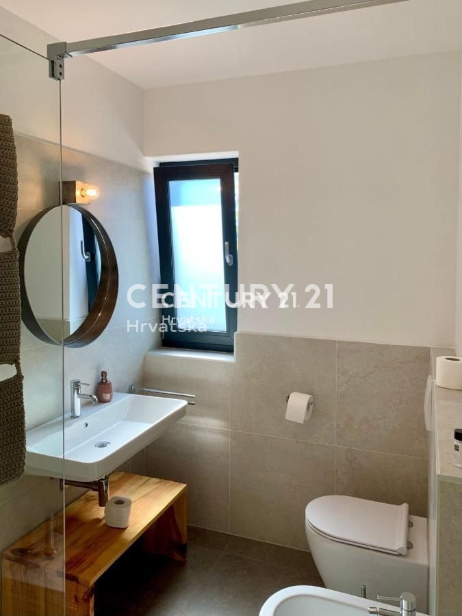 TAR, VABRIGA, CASA ROMANTICA DAL DESIGN MODERNO, MARE A 1 KM