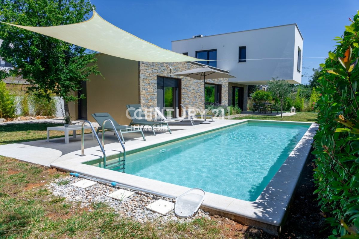 TAR, VABRIGA, CASA ROMANTICA DAL DESIGN MODERNO, MARE A 1 KM