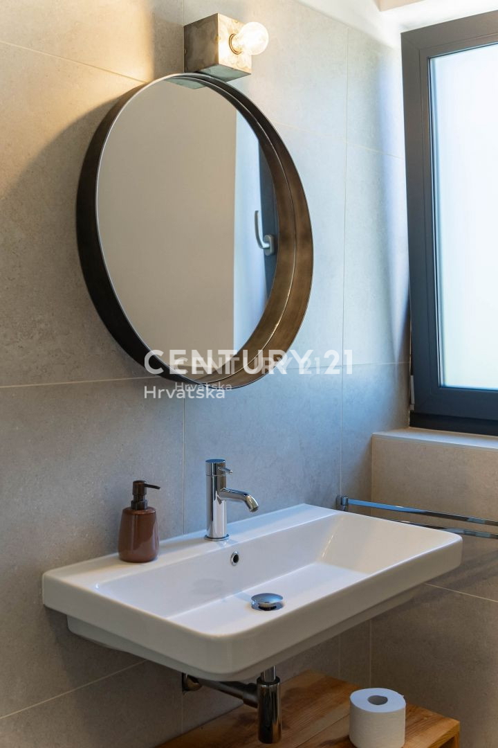 TAR, VABRIGA, CASA ROMANTICA DAL DESIGN MODERNO, MARE A 1 KM