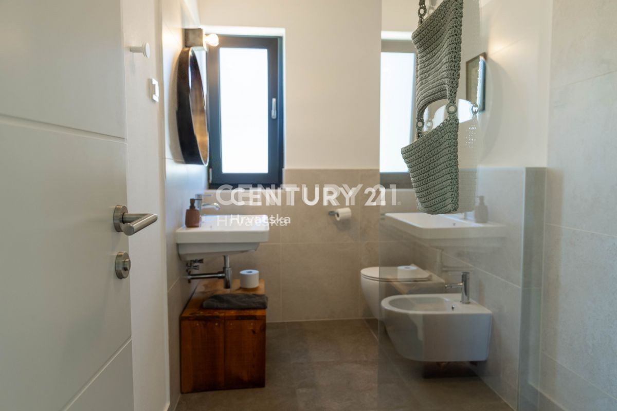 TAR, VABRIGA, CASA ROMANTICA DAL DESIGN MODERNO, MARE A 1 KM