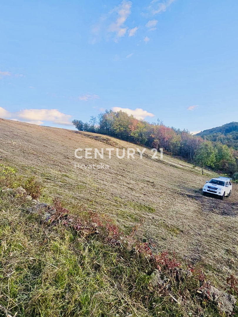 MOTOVUN, DINTORNI, TERRENO EDIFICABILE CON VISTA PANORAMICA