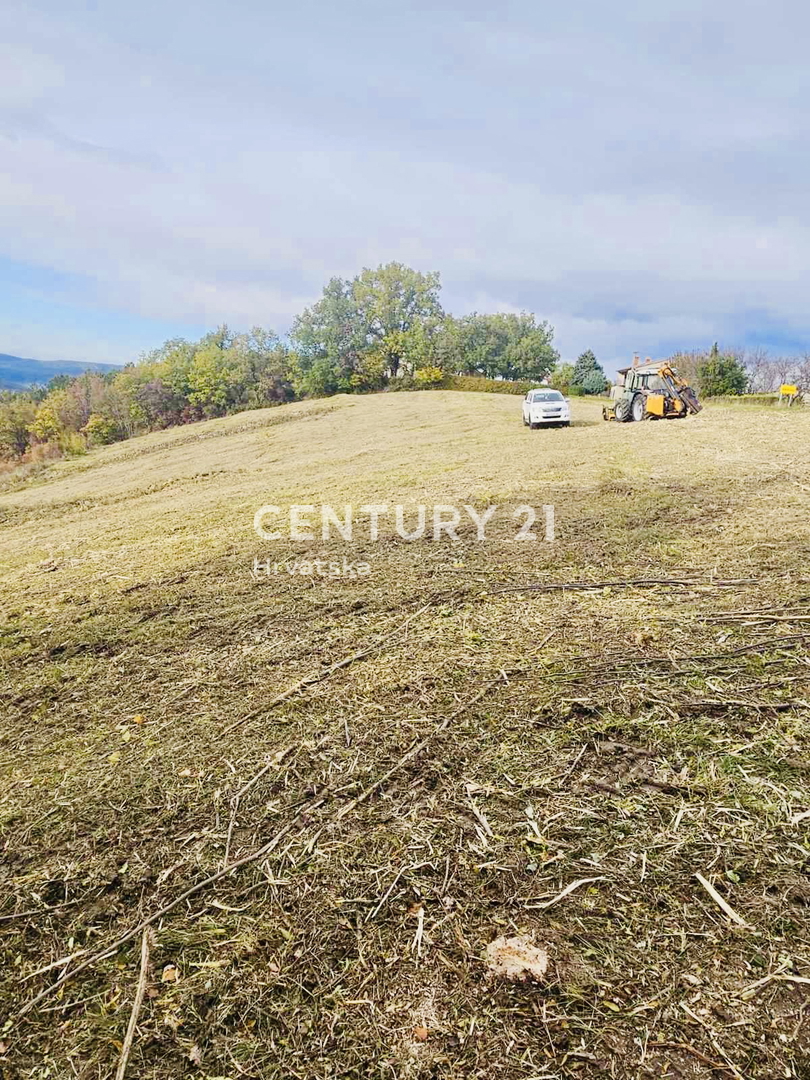 MOTOVUN, DINTORNI, TERRENO EDIFICABILE CON VISTA PANORAMICA