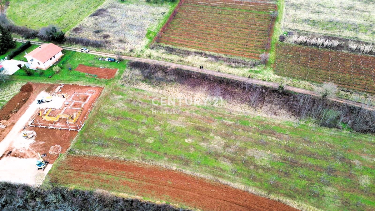 VIŽINADA, VENDITA DI TERRENO EDILIZIO E AGRICOLO