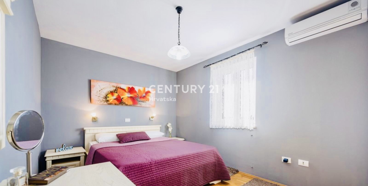 UMAG, DINTORNI, VILLA BIFAMILIARE A SOLI 150 METRI DALLA SPIAGGIA E DAL MARE