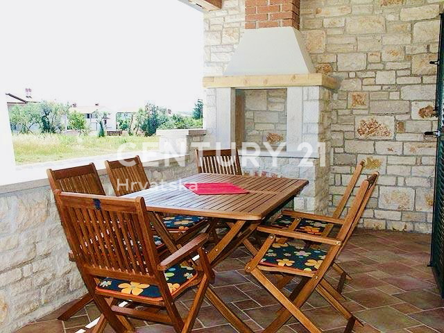 UMAG, DINTORNI, VILLA BIFAMILIARE A SOLI 150 METRI DALLA SPIAGGIA E DAL MARE