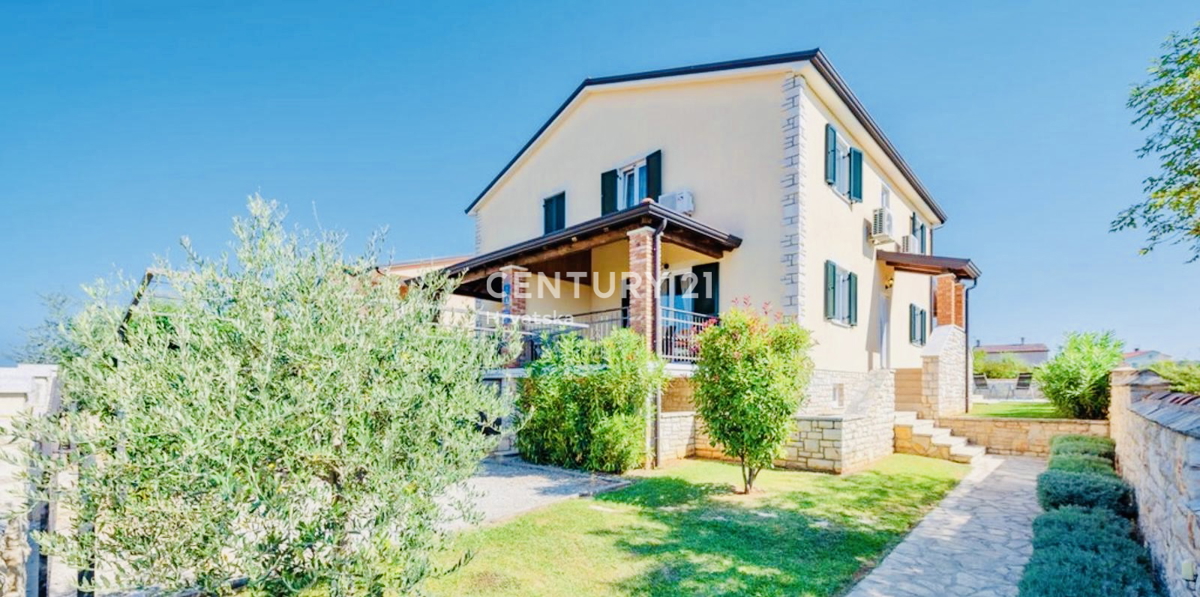 UMAG, DINTORNI, VILLA BIFAMILIARE A SOLI 150 METRI DALLA SPIAGGIA E DAL MARE