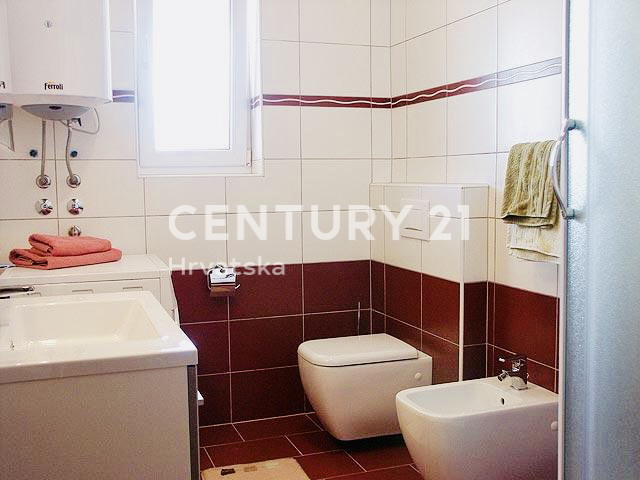 UMAG, DINTORNI, VILLA BIFAMILIARE A SOLI 150 METRI DALLA SPIAGGIA E DAL MARE