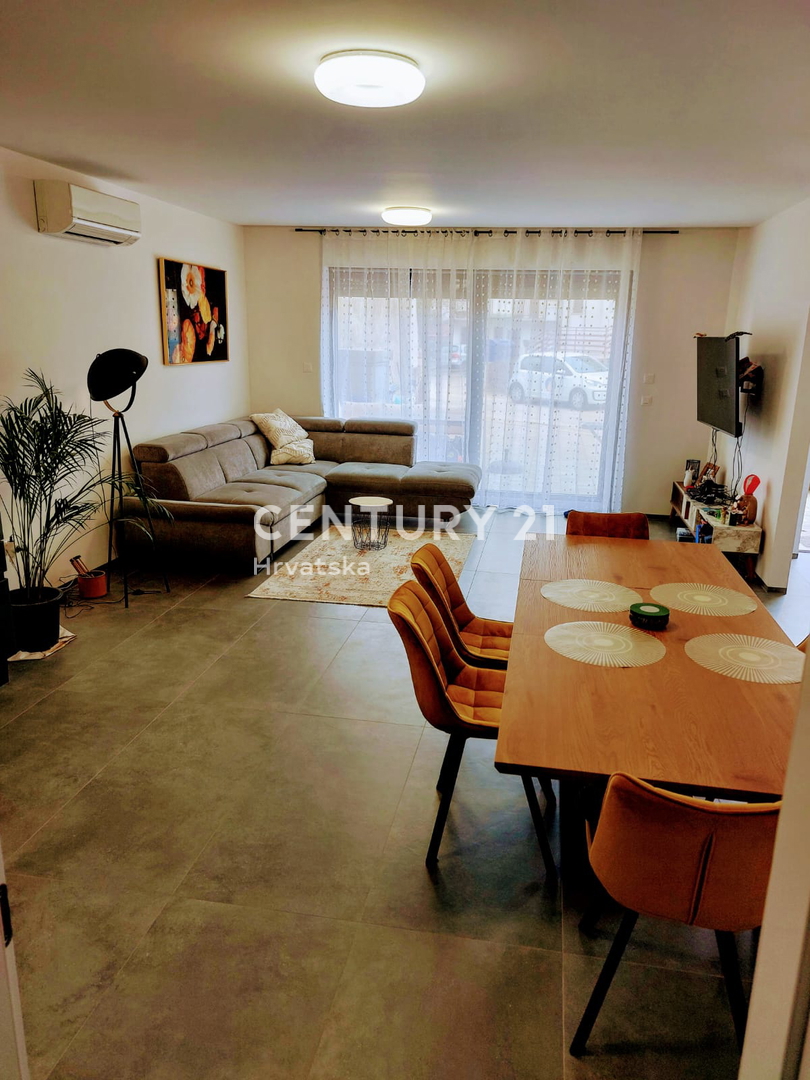 ISTRA, FUNTANA, VENDESI BEL APPARTAMENTO TRILOCALE AL PIANO TERRA