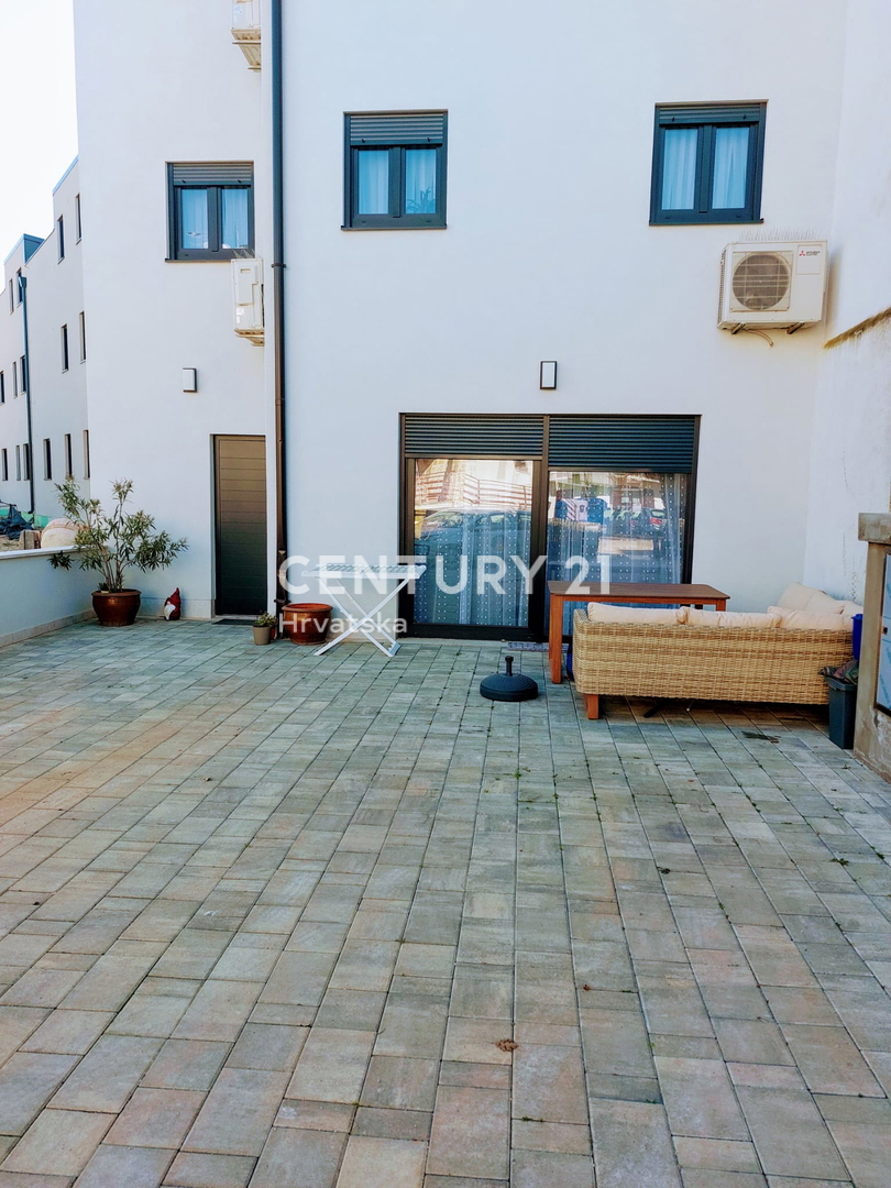 ISTRA, FUNTANA, VENDESI BEL APPARTAMENTO TRILOCALE AL PIANO TERRA