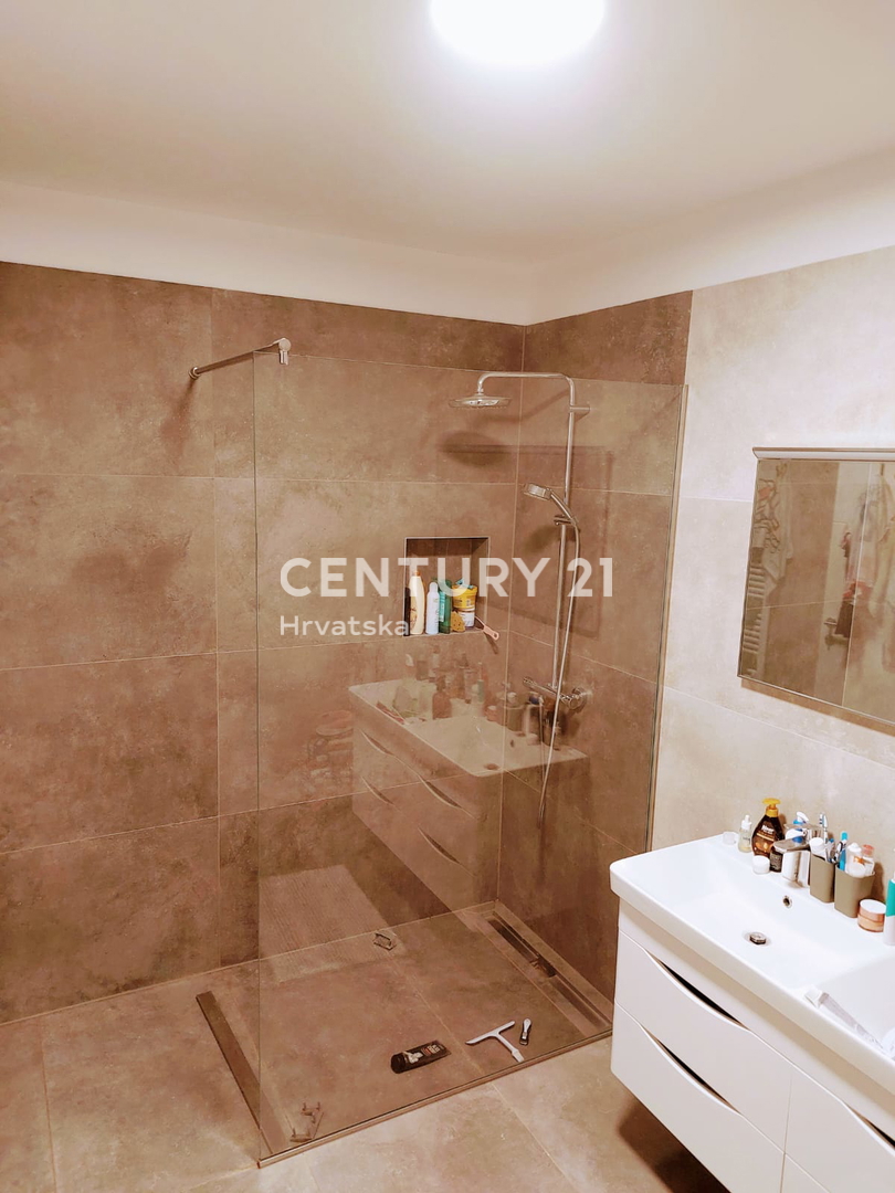 ISTRA, FUNTANA, VENDESI BEL APPARTAMENTO TRILOCALE AL PIANO TERRA